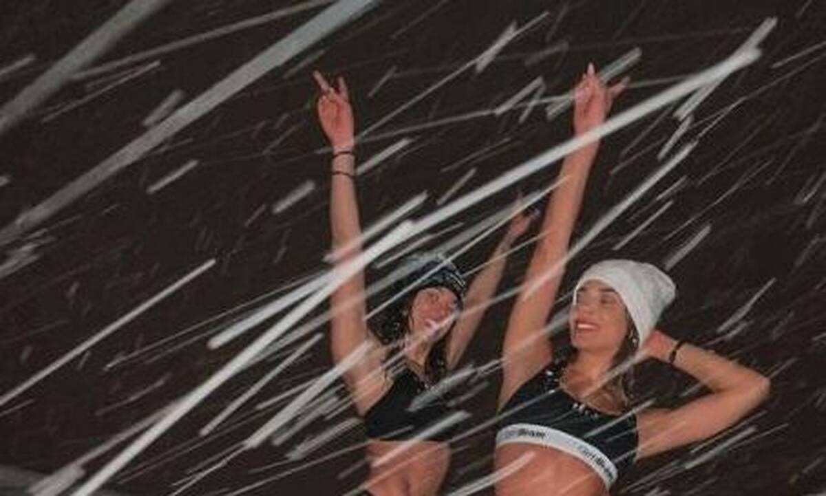 Μαριαλένα Ρουμελιώτη - Καρολίνα Καλύβα: από τις παραλίες του Survivor, στα χιόνια με τα εσώρουχά τους