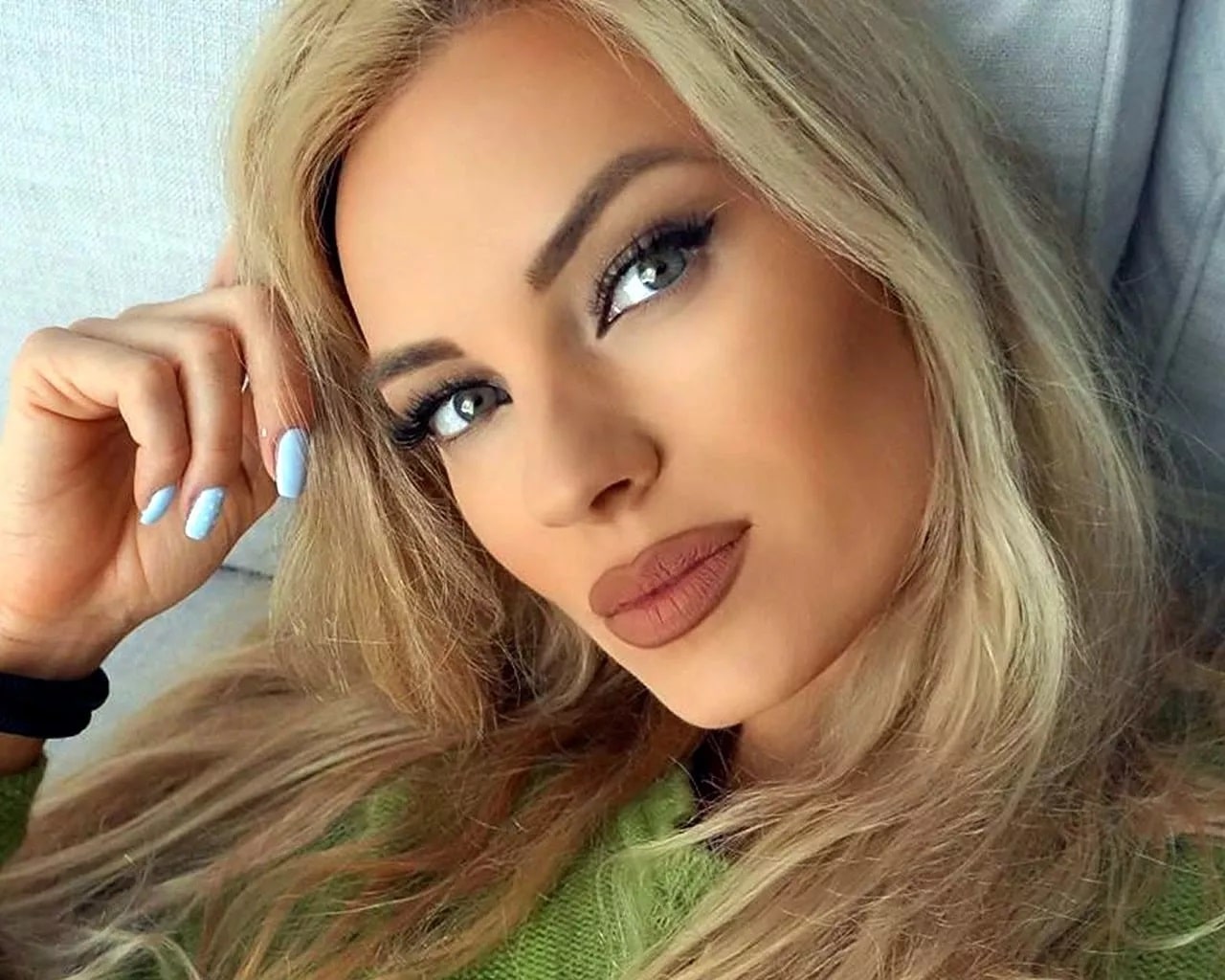 Τζούλια Νόβα: Ποζάρει με την κόρη της στα χιόνια