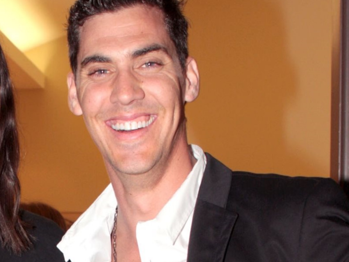 Οδηγός Ferrari σαν του Μονογυιού χάνει τον έλεγχο και πέφτει πάνω σε δέντρο (βίντεο)