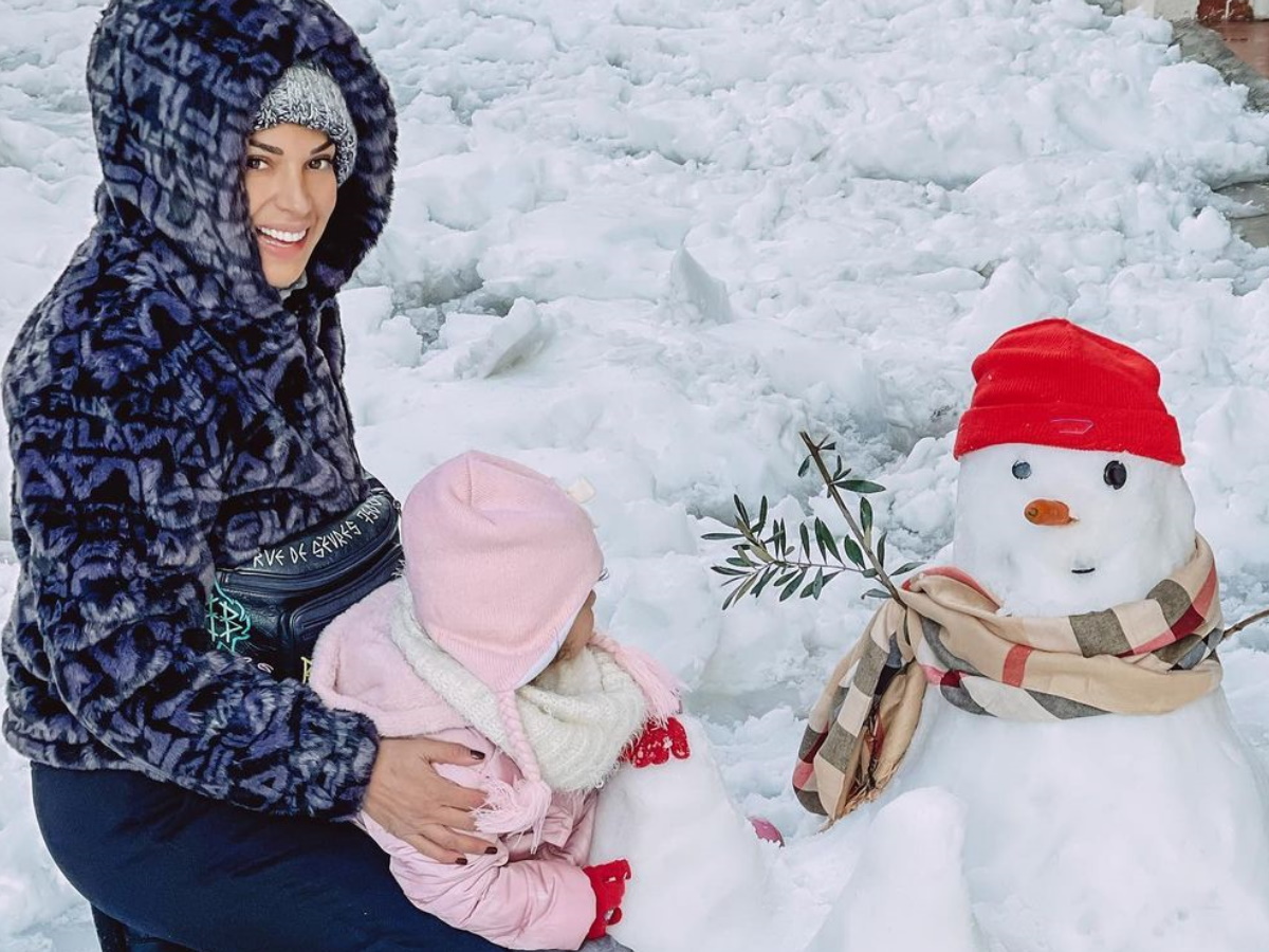 Ελένη Χατζίδου – Ετεοκλής Παύλου: Παιχνίδια με την κόρη τους, Μελίτα στα χιόνια!