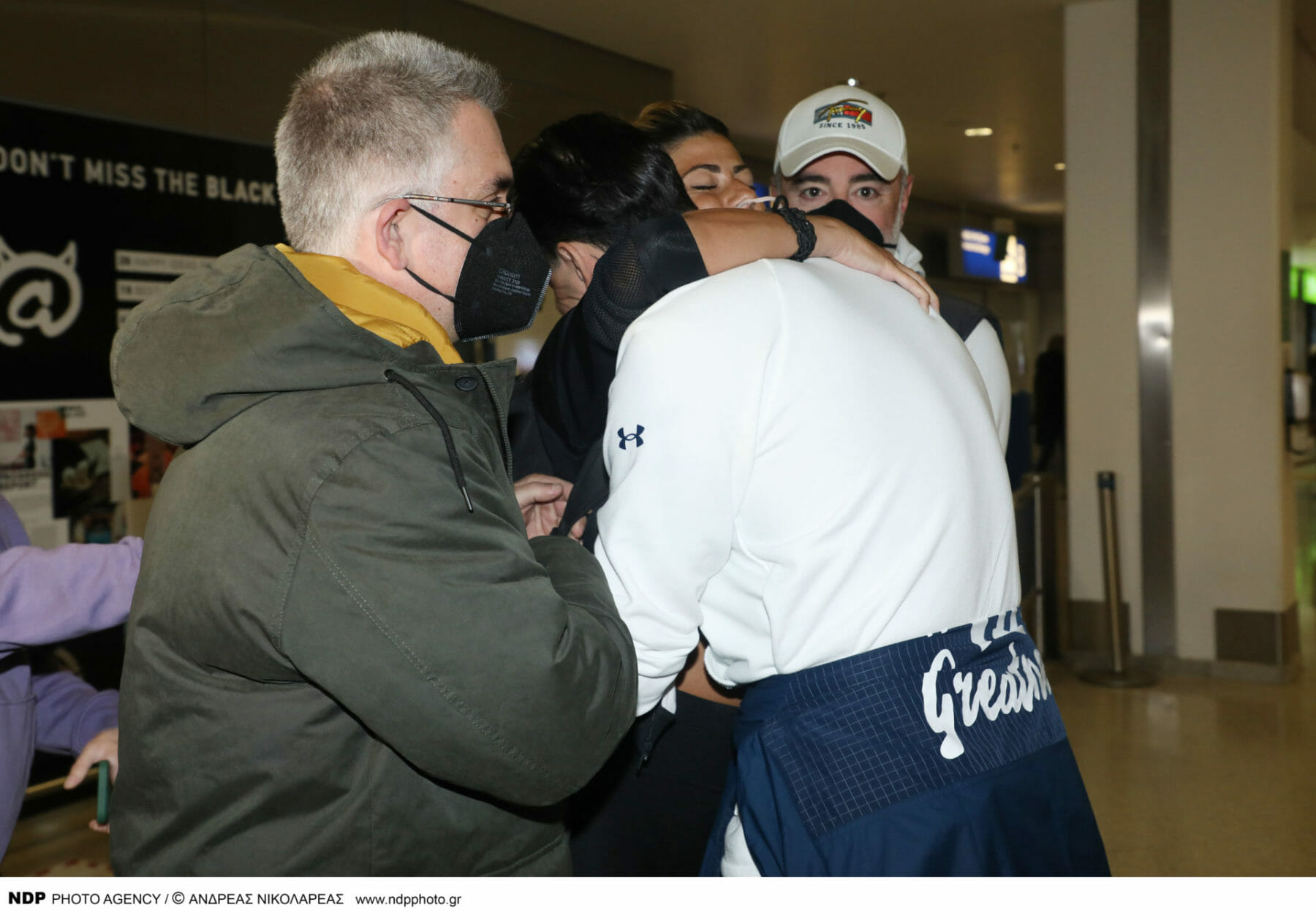 Πελαγία Καζολέα: Επέστρεψε από το Survivor και έπεσε στην αγκαλιά του συντρόφου της (φωτογραφίες)