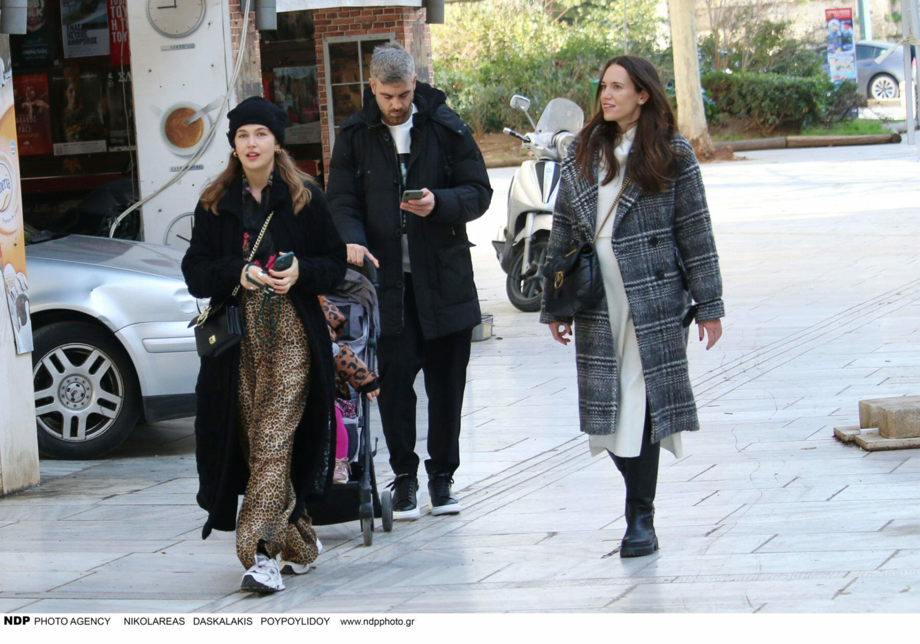 Κλέλια Ανδριολάτου: Η στιλάτη εμφάνισή της - Πως κατάφερε να συνδυάσει το floral με το λεοπάρ (φωτογραφίες)