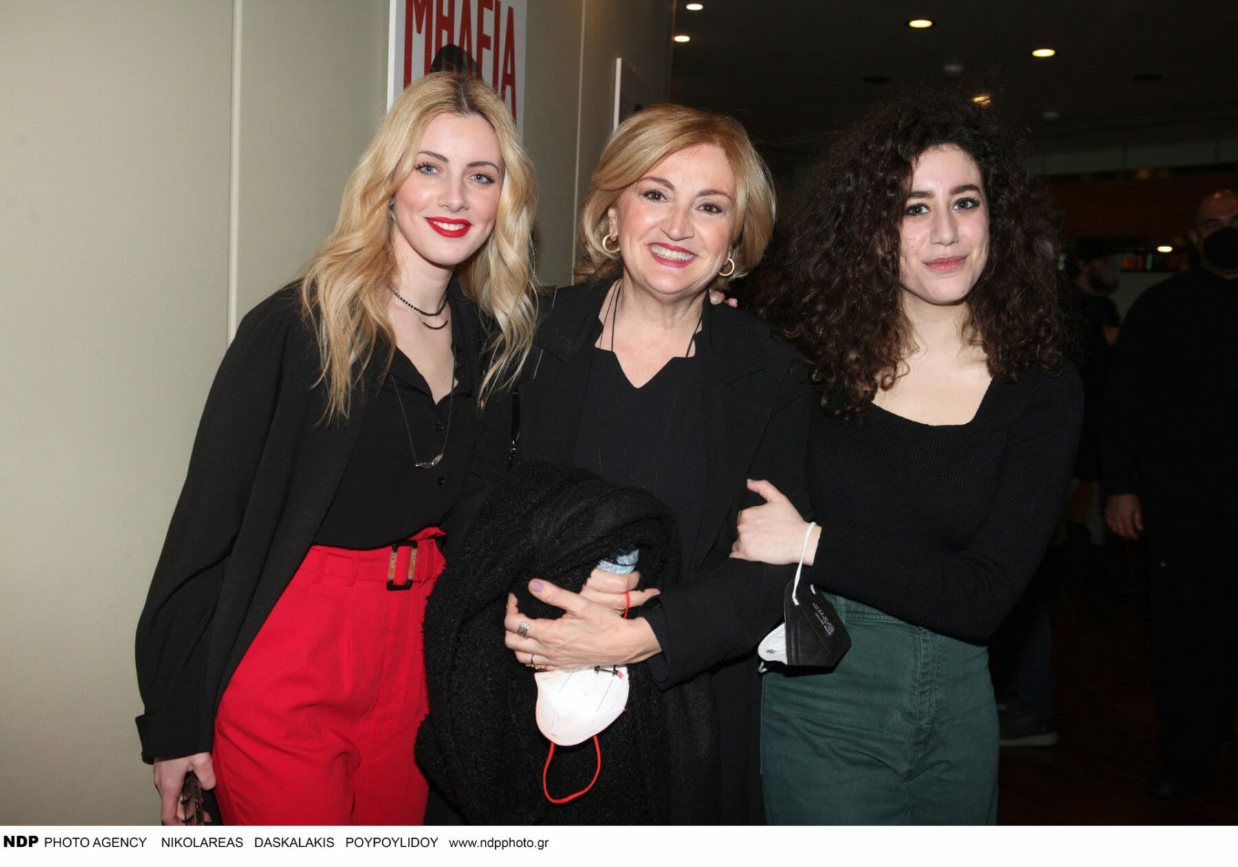 Υρώ Μανέ: Σπάνια δημόσια εμφάνιση με την κόρη της Φαίδρα (φωτογραφίες)