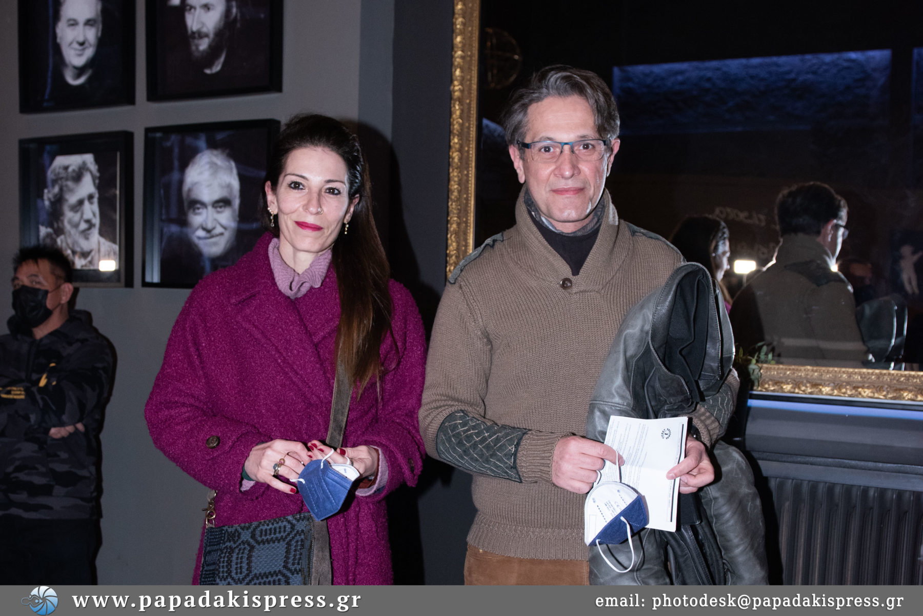 Αιμίλιος Χειλάκης: Στο θέατρο με την σύζυγό του (φωτογραφίες)