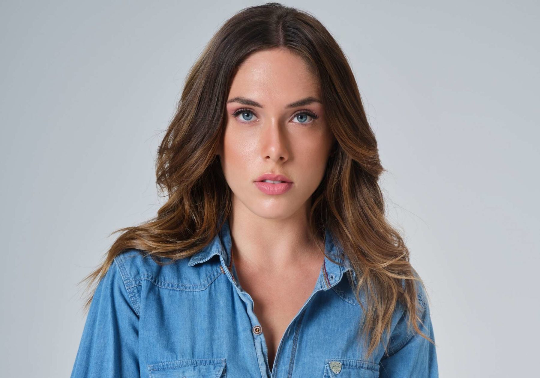 Γενέθλια για την Αφροδίτη Λιάντου - Η τούρτα έκπληξη στα γυρίσματα της «Γης της ελιάς»