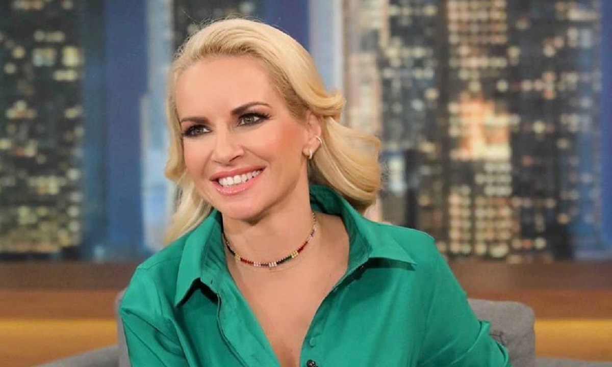 Μαρία Μπεκατώρου: Βόλτα με τους δυο έρωτες της ζωής της (φωτογραφίες)