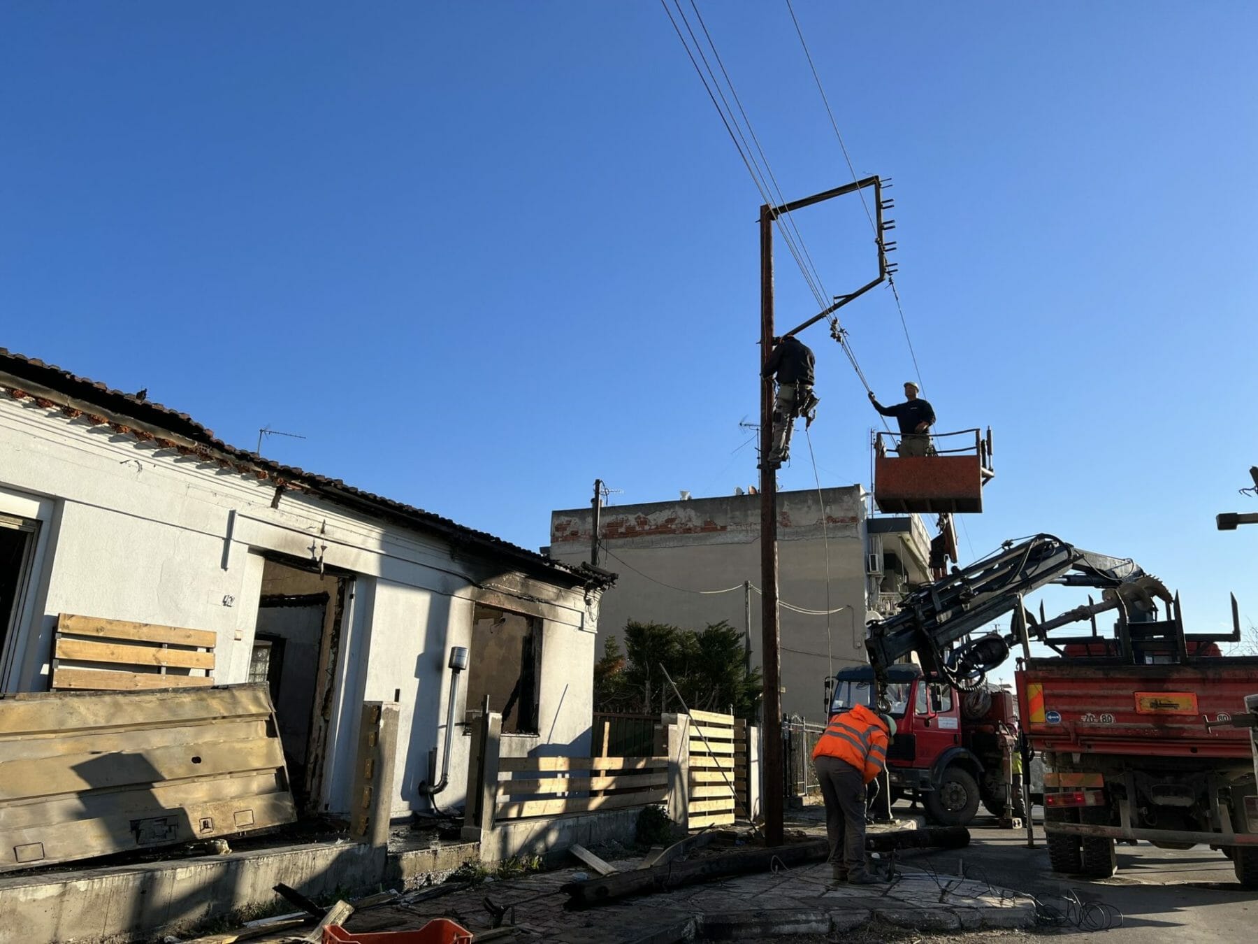 Τραγωδία στη Θεσσαλονίκη: μητέρα και τα δύο ανήλικα παιδιά της βρήκαν τον θάνατο στις φλόγες.