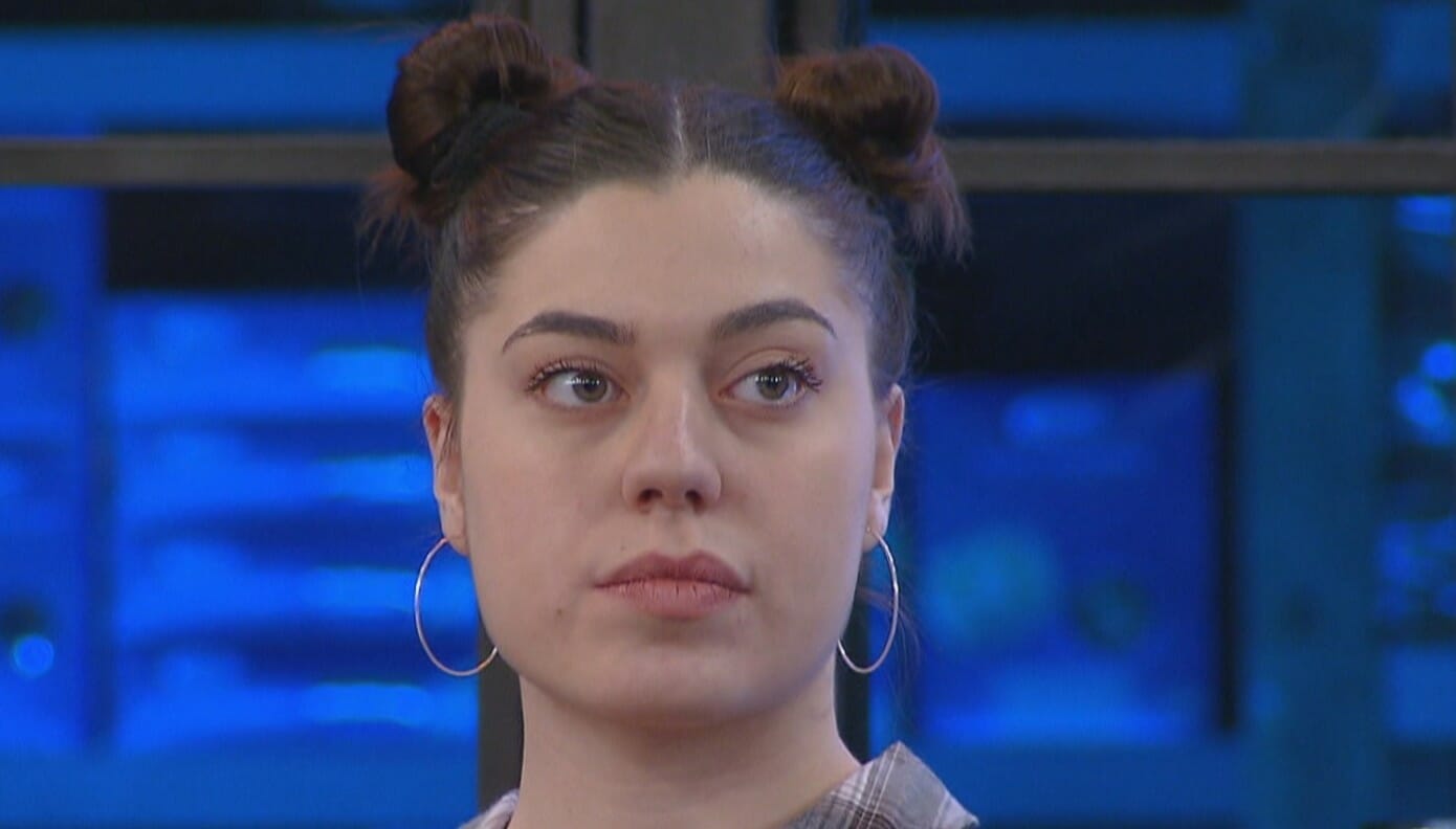 MasterChef 2022 - Φανή Ζιώγα: ποια είναι η «κοπέλα με το καρό πουκάμισο» που έριξε τον εγωισμό του Γρηγόρη στα πατώματα