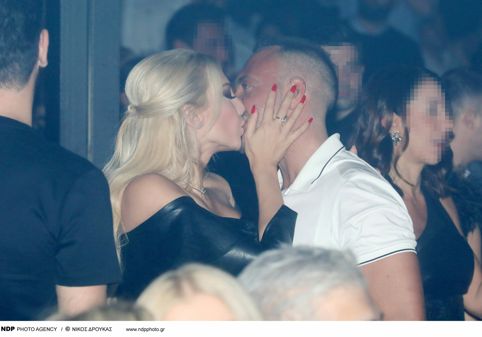 Σπυροπούλου - Σταθοκωστόπουλος: Τα «καυτά» φιλιά στον Αργυρό και η σέξι εμφάνιση της Κωνσταντίνας (φωτογραφίες)