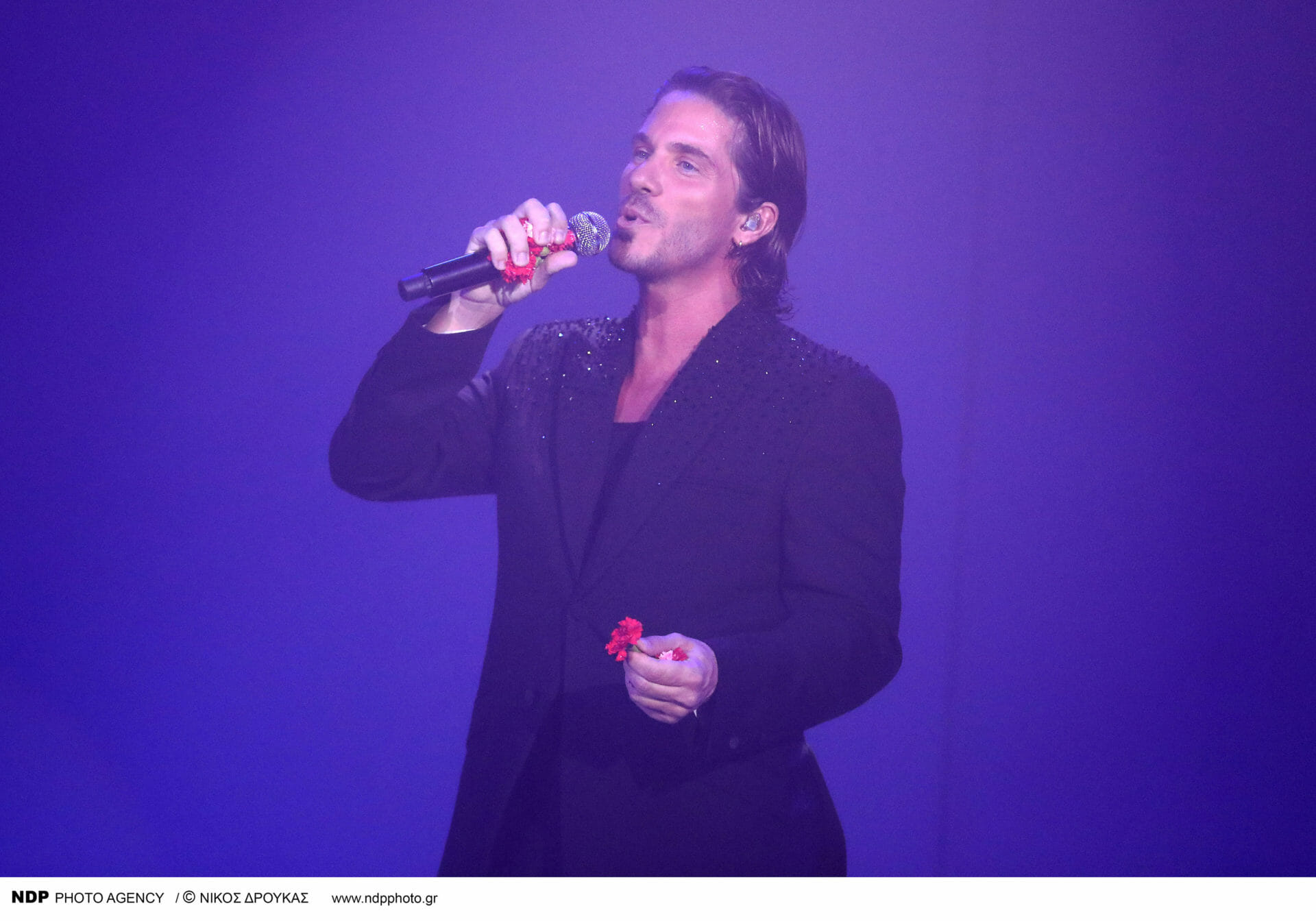 Νίκος Οικονομόπουλος: Σπάνια φωτογραφία με τον πατέρα του