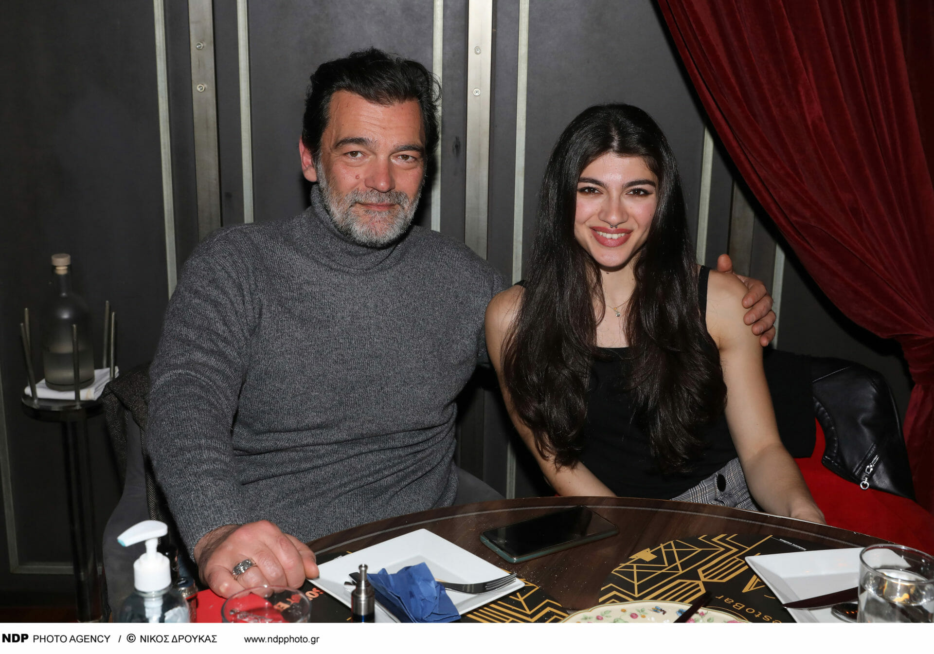 Κωνσταντίνος Καζάκος: Βραδινή έξοδο με την 25χρονη σύντροφό του (φωτογραφίες)