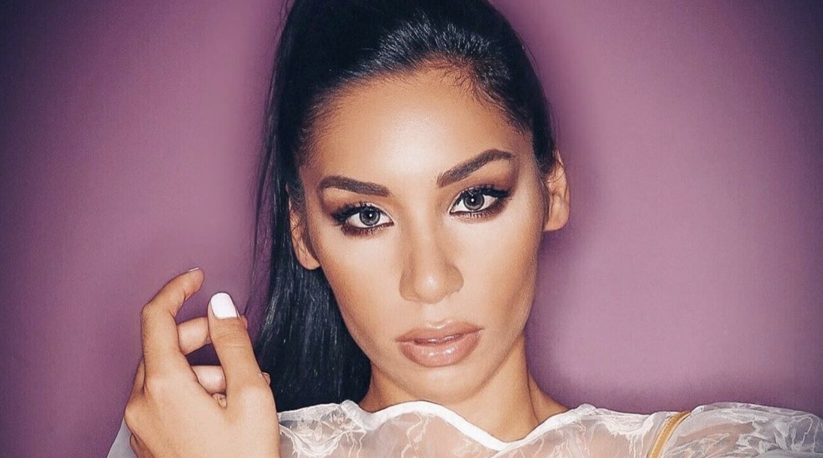 Big Brother: Η Ανχελίτα ποζάρει με «καυτό» μαγιό και «κόβει» την ανάσα