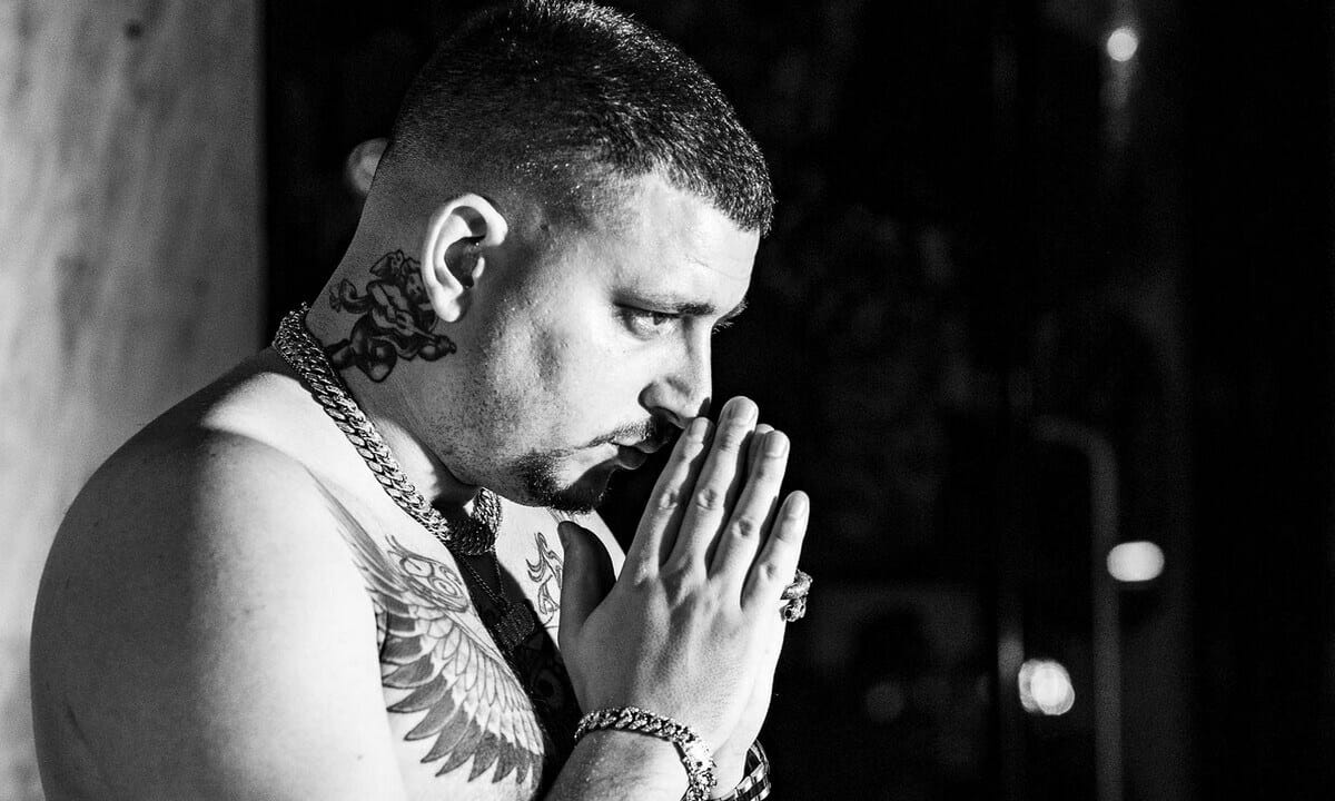 Άσπα Αναστασοπούλου: Στα χνάρια του αδερφού της, Mad Clip