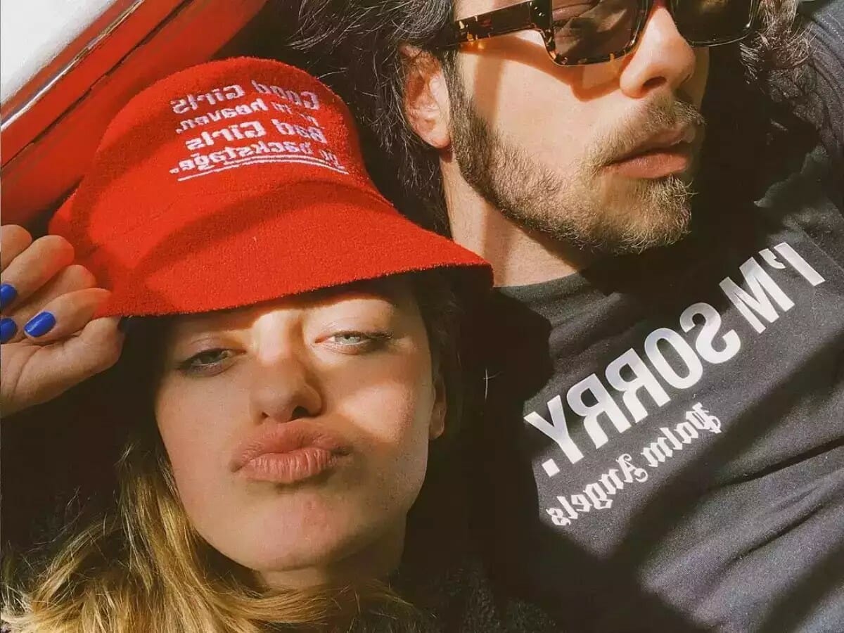 Άγγελος Λάτσιος: Φωτογραφίζει τη σύντροφό του στο κρεβάτι