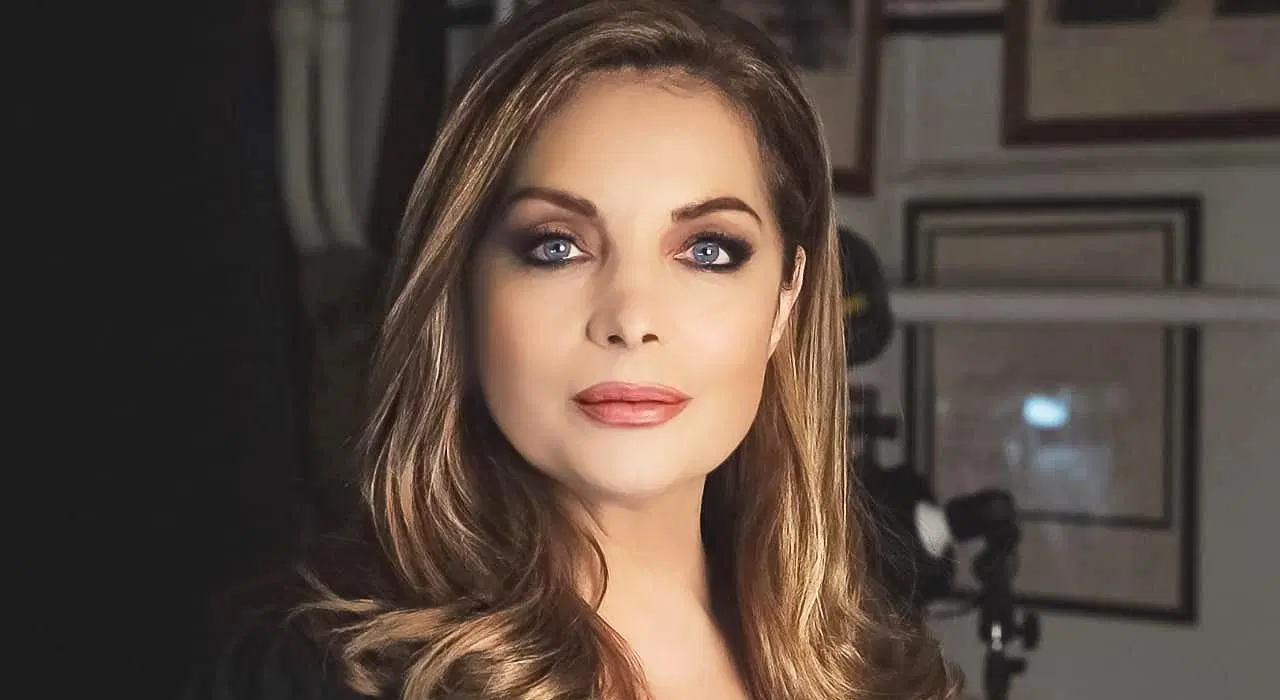 Άντζελα Γκερέκου: Βραδινή έξοδος στο θέατρο επτά μήνες από τον θάνατο του Τόλη Βοσκόπουλου (φωτογραφίες)