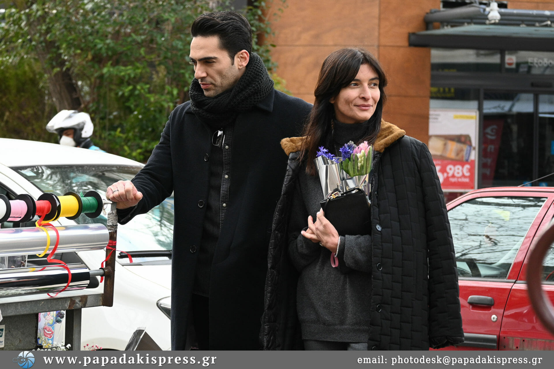 Η Γη της Ελιάς: Φωτογραφίες του Κουράκου με την Ιουλία στην Κηφισιά!