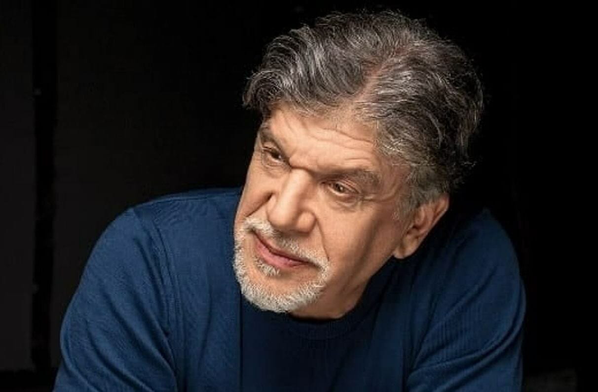 Γιάννης Βούρος: «Έβγαλα καλά χρήματα από τη δουλειά μου, αλλά τα επέστρεψα στο θέατρο»