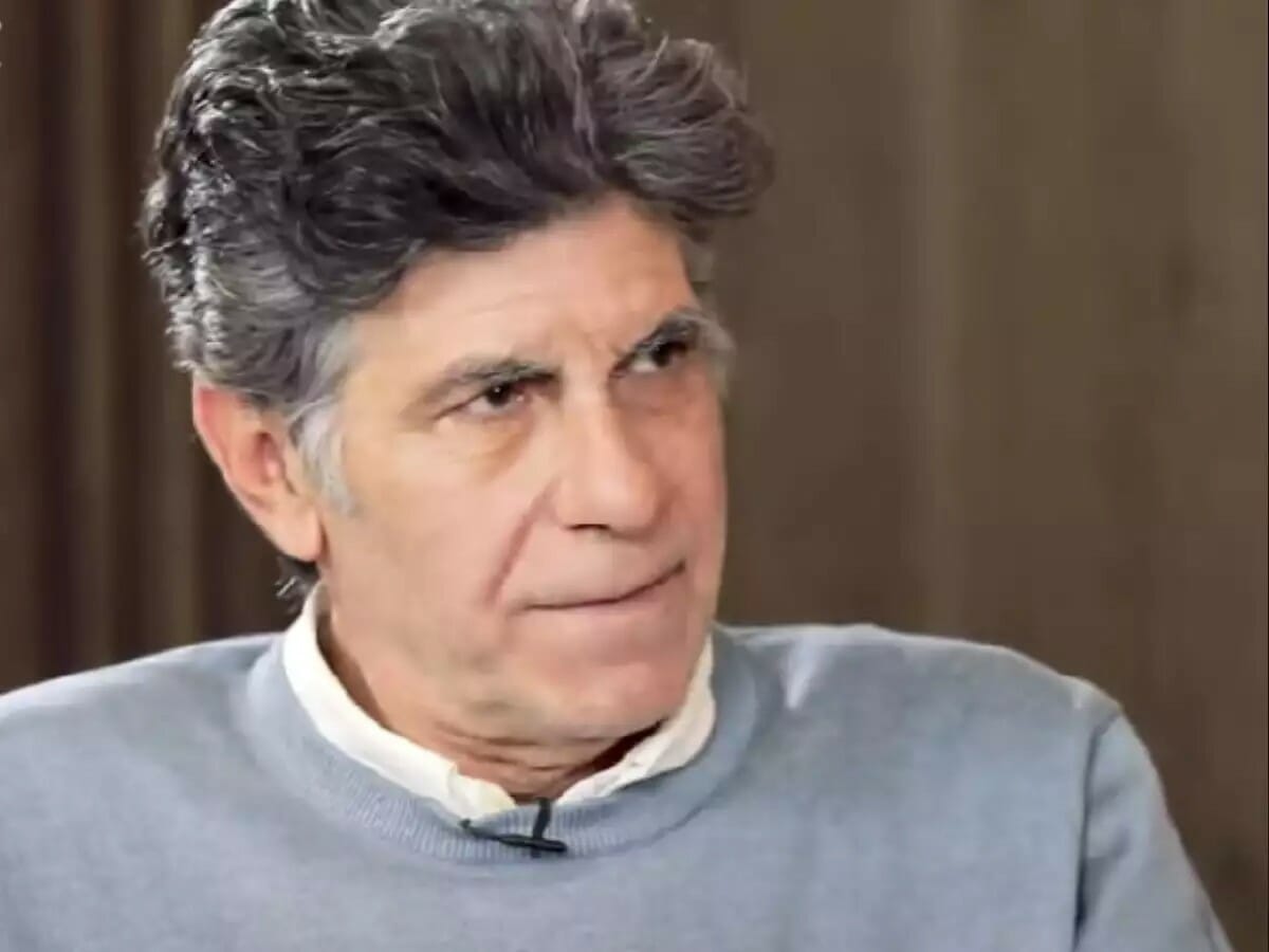 Γιάννης Μπέζος: «Αυτά που ονομάζουμε σελεμπριτισμό μας κατέστρεψαν»