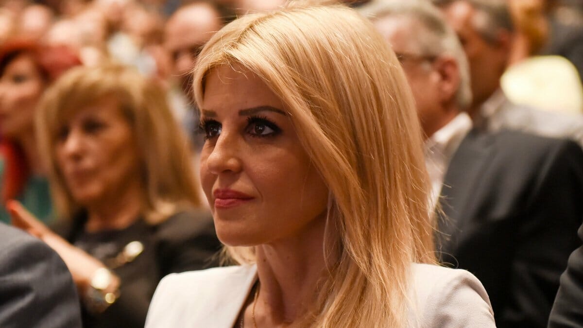 Έλενα Ράπτη: Επιτέθηκαν στο πολιτικό της γραφείο