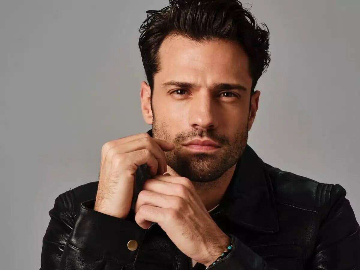 Κωνσταντίνος Αργυρός: Άνδρας εξαπάτησε 23χρονη για να αποσπάσει γυμνές της φωτογραφίες, παριστάνοντας τον τραγουδιστή!