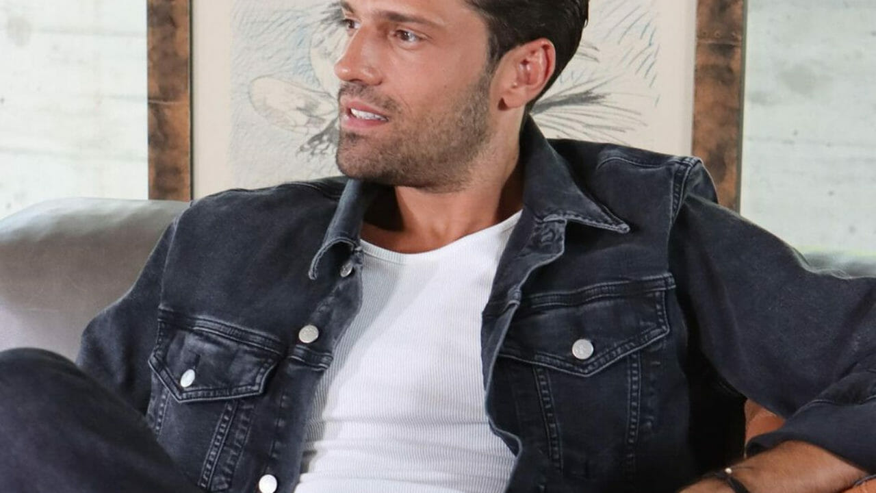 Κωνσταντίνος Αργυρός: Ηλιοθεραπεία με ξανθιά καλλονή στο Ντουμπάι