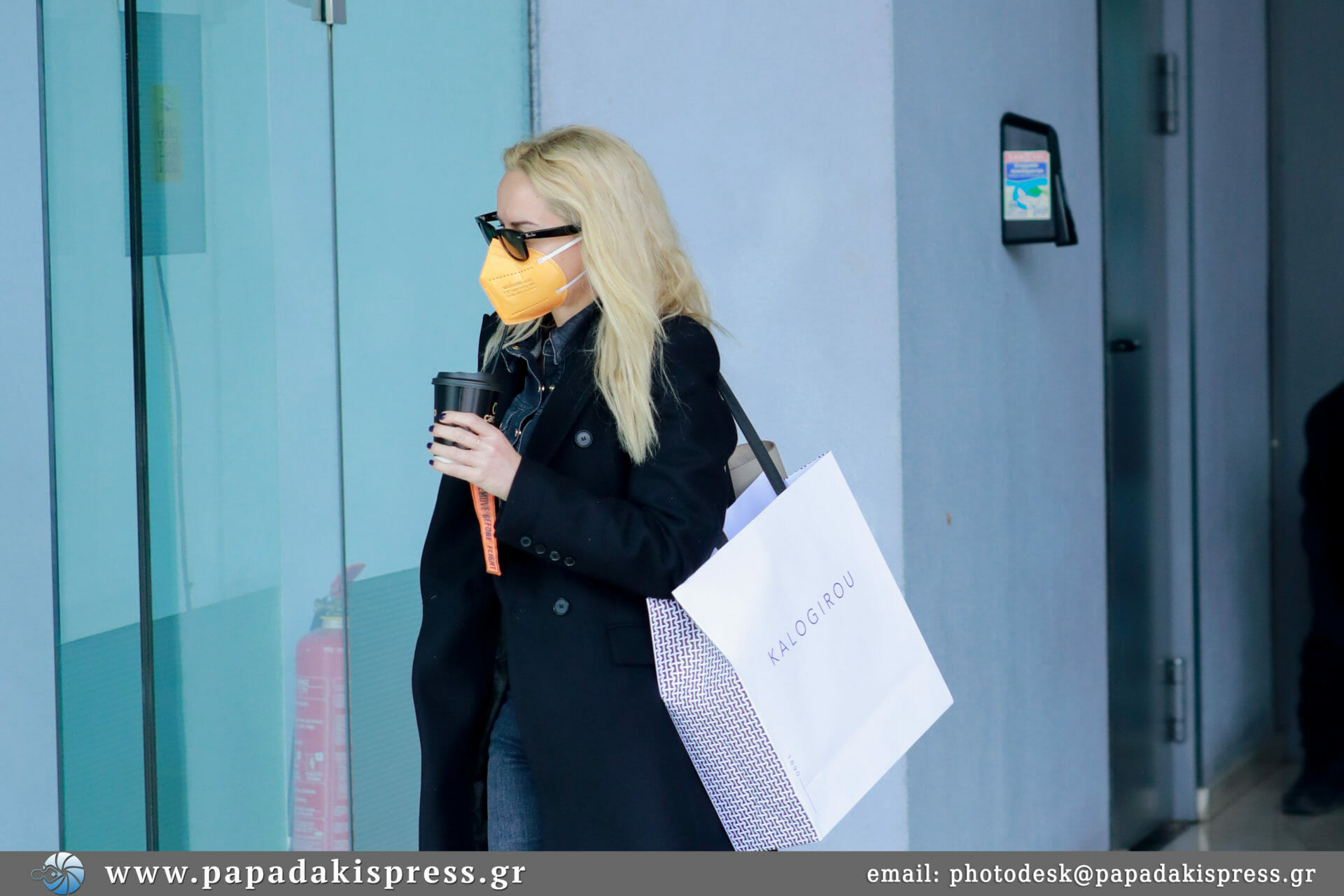 Mαρία Μπεκατώρου: Με total denim look στους δρόμους της Κηφισιάς