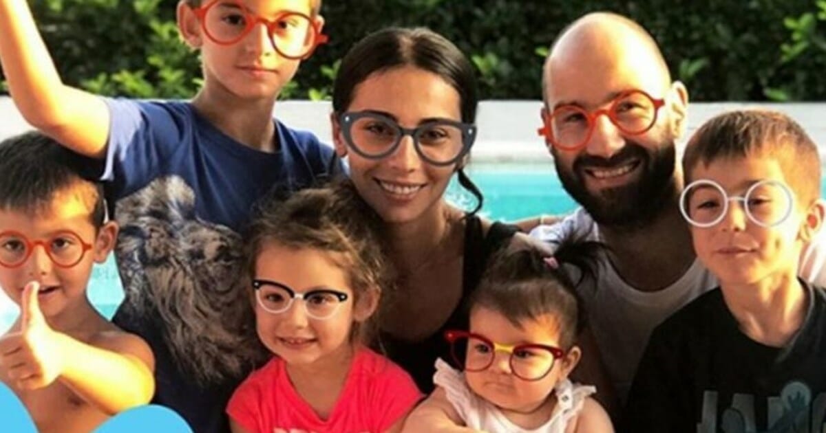 Ωραίοι, διάσημοι και πολύτεκνοι: Έλληνες celebrities που έχουν μεγάλες οικογένειες