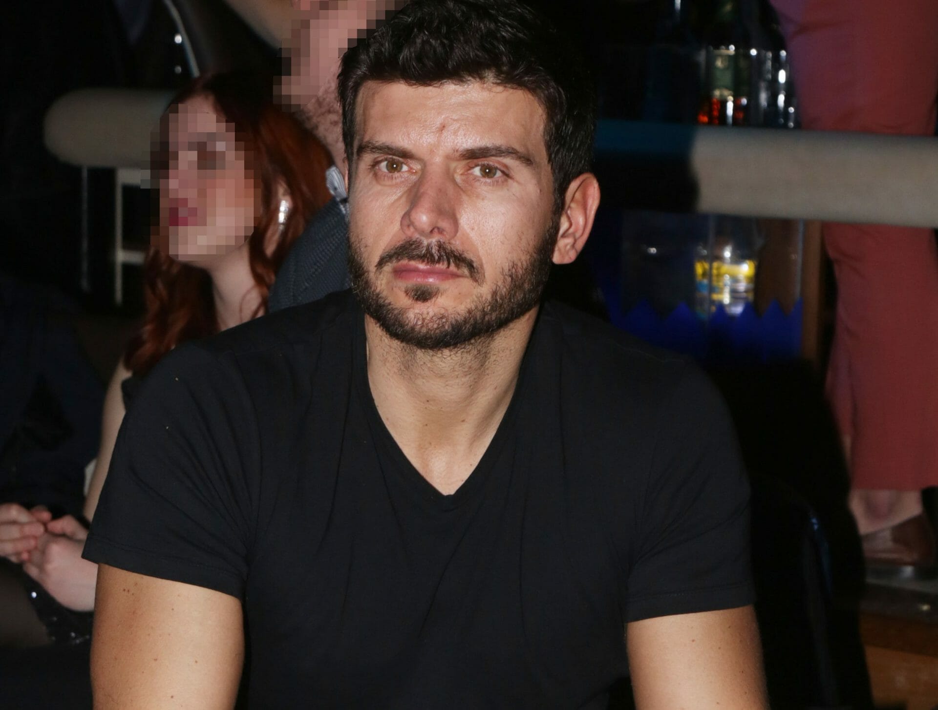 Μάνος Γαβράς: ζωή και καριέρα ανάμεσα σε Ελλάδα και Αμερική