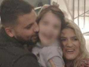 Υπόθεση Πάτρας: Η Ρούλα και ο Μάνος διασκέδαζαν στο καρναβάλι της Πάτρας λίγους μήνες μετά τον θάνατό της Μαλένας