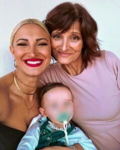 Βαρύ πένθος για την διάσημη influencer Ιωάννα Τούνη η οποία τα ξημερώματα έχασε την μητέρα της η οποία έδινε πολύμηνη μάχη με τον καρκίνο.