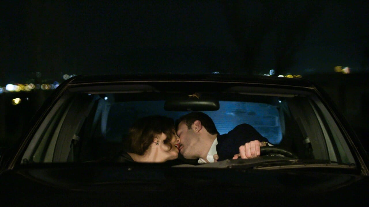 Άγριες μέλισσες: νέος παράνομος έρωτας για τη Μυρσίνη!