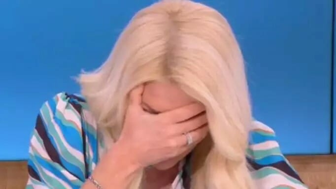 Σοκαρισμένη η Ελένη Μενεγάκη: «Βγάλτε τα πλάνα, δεν μπορώ να τα δω»