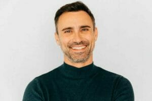 Γιώργος Καπουτζίδης: «Ως γκέι άνθρωπος έχω βιώσει έρωτες και χωρισμούς, αλλά δεν μπορώ να τα διηγηθώ»