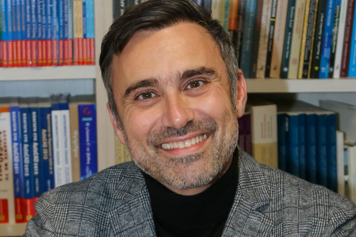 Γιώργος Καπουτζίδης: Εσπευσμένα στο νοσοκομείο