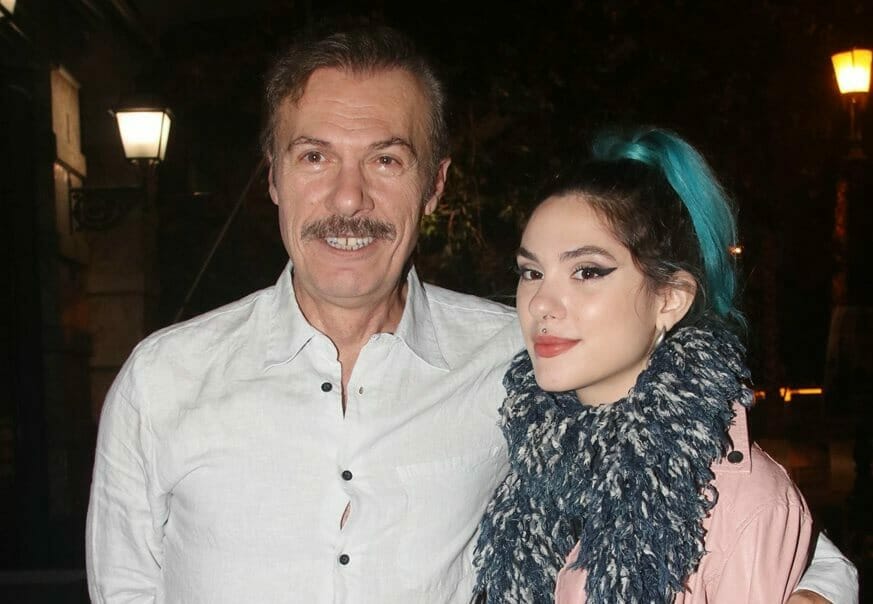 Joanne: Η τραγουδίστρια κόρη του Καραπάνου από τον Σασμό μιλάει για το πρόβλημα υγείας της