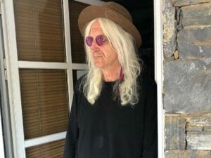 Νίκος Καρβέλας: Έγινε για τρίτη φορά πατέρας στα 70 του