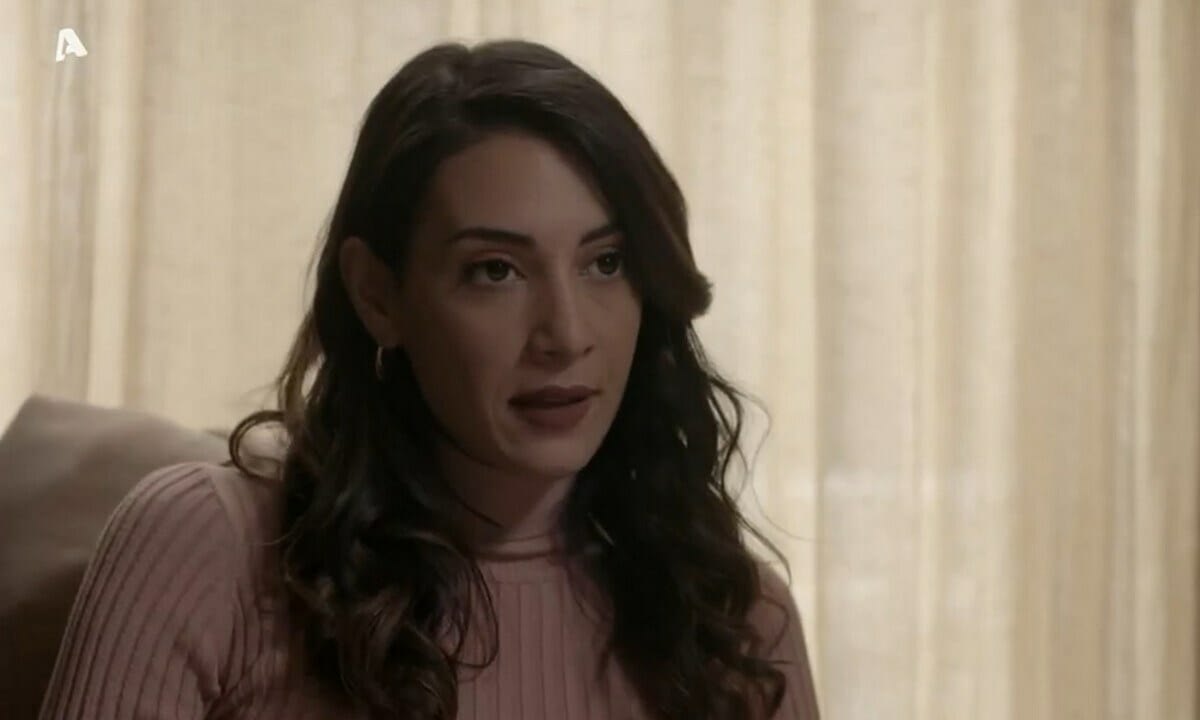 Σασμός: η Στέλλα ενδίδει στο φλερτ του Γεράσιμου και γίνονται ζευγάρι