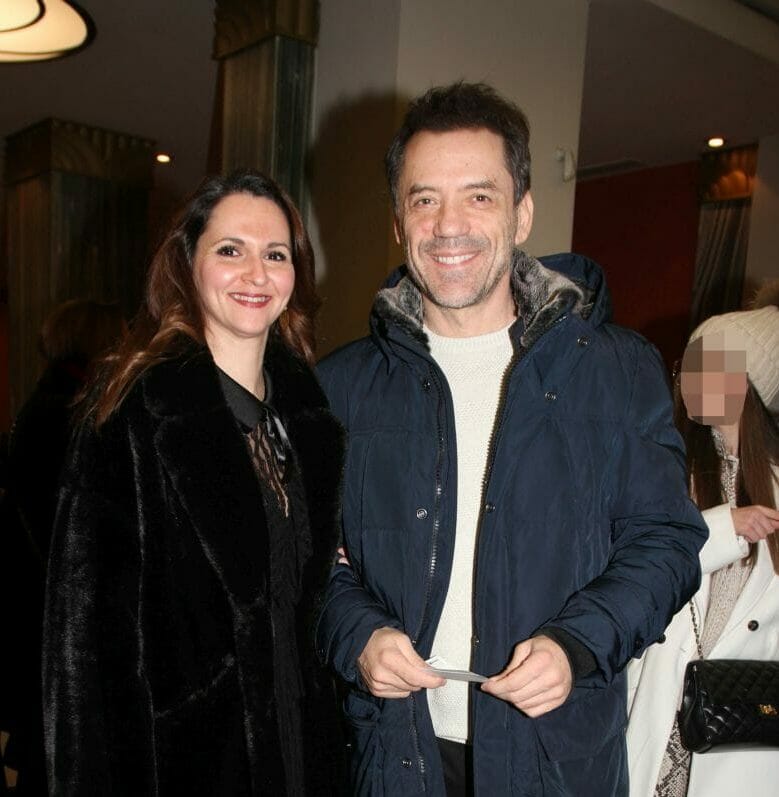 Θάνος Καλλίρης: μας συστήνει την κατά 20 χρόνια νεώτερη σύντροφό του