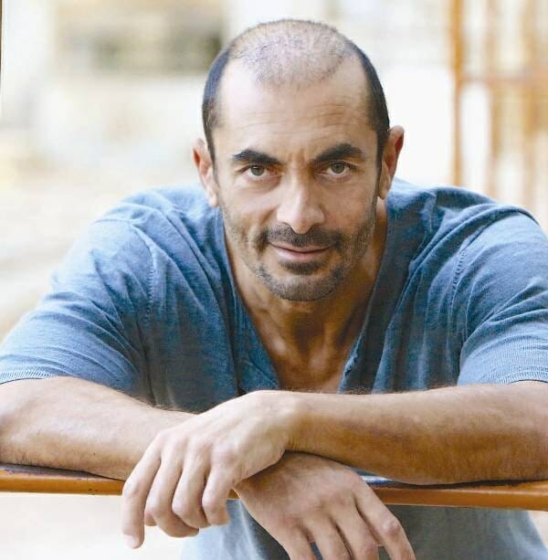 Αλέκος Συσσοβίτης: «Μεγάλωσα στην κουζίνα, αλλά κατάφερα να παίξω στην Επίδαυρο»