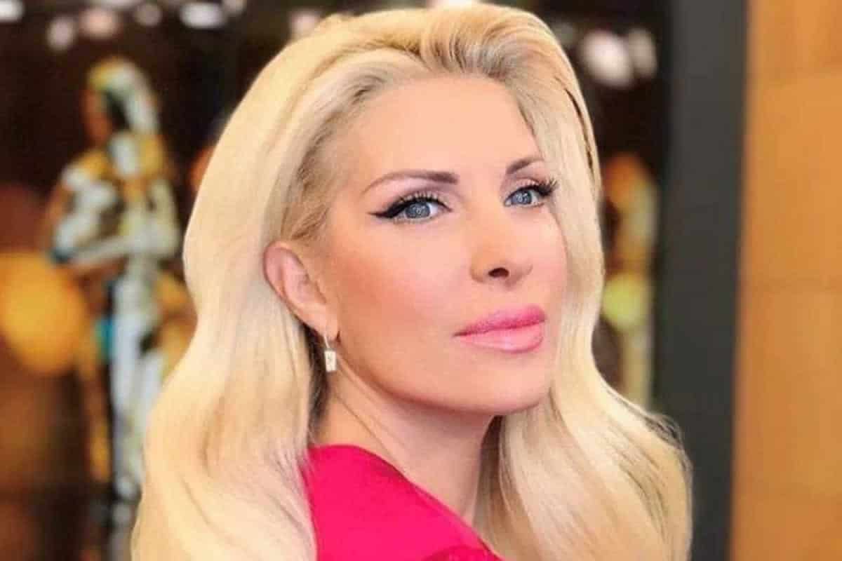 Ελένη Μενεγάκη: Αγκαλιά με την μητέρα της στην Κάρυστο