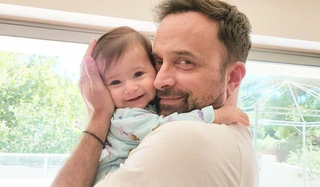 Ο Γιώργος Λιανός είναι «χαζομπαμπάς» - Το βίντεο με την 14 μηνών κόρη του στον Άγιο Δομίνικο
