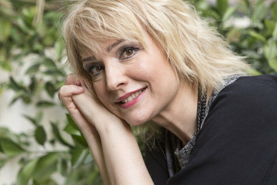 Η γη της ελιάς: η Φανή διώχνει από το σπίτι της τον Ισίδωρο και τα βάζει με την Αντιγόνη