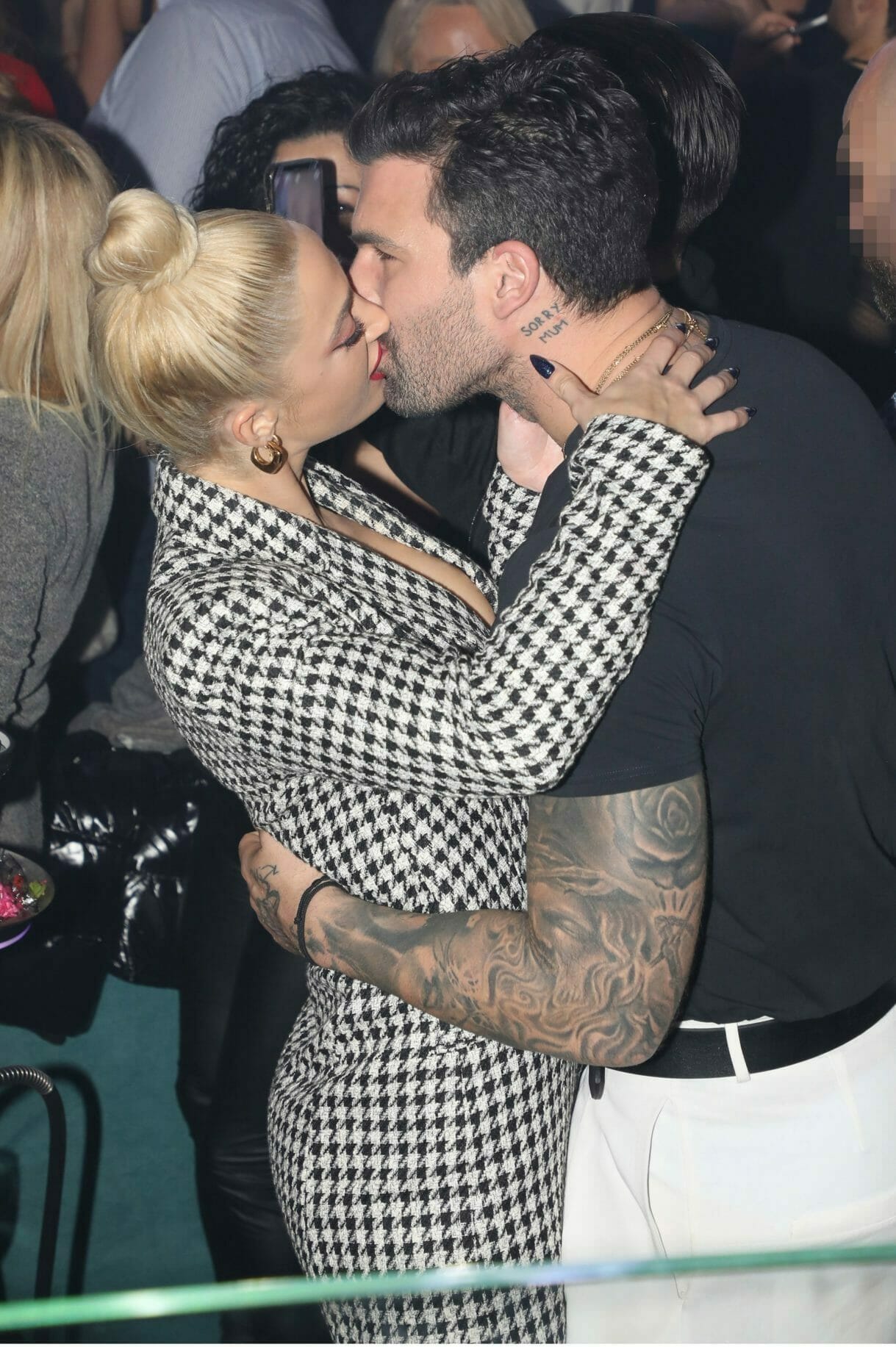 Ιωάννα Τούνη: διαψεύδει τις φήμες για Αλεξάνδρου και με… βίντεο! Από το νοσοκομείο, μαζί σε πάρτι