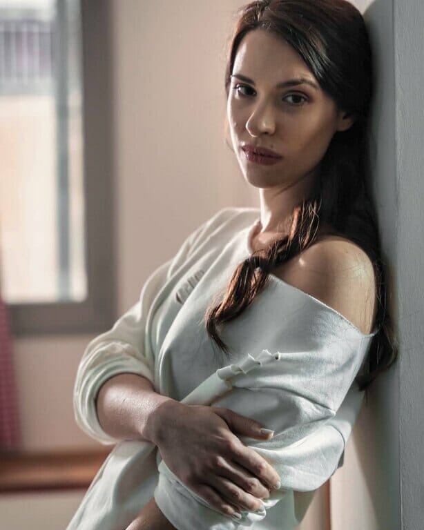 Η γη της ελιάς: ο Αλέξης επιτίθεται στην Ελένη! Ή δική του ή νεκρή