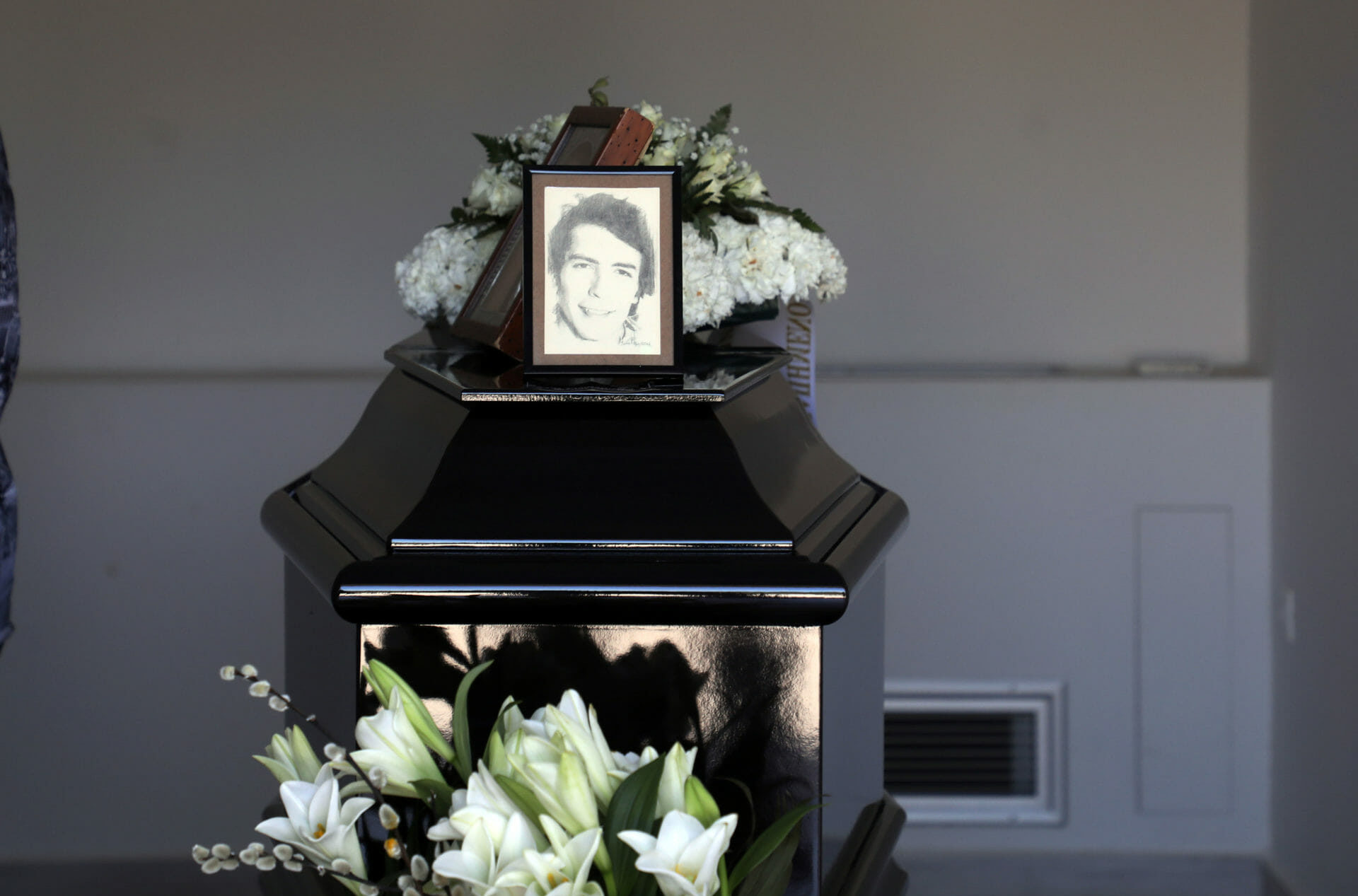 Δάκης: Πλήθος κόσμου στην κηδεία του