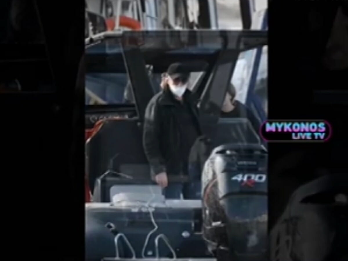 Γιώργος Κιμούλης: Σκιά του εαυτού του στην Μύκονο! Με μαύρα γυαλιά καπέλο και μάσκα προστασίας για να μην τον αναγνωρίσουν