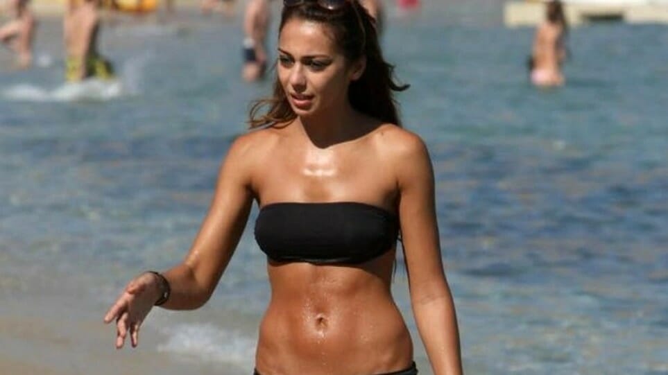Ολυμπία Χοψονίδου: Πρώτο μπάνιο στη Μύκονο - Η αψεγάδιαστη σιλουέτα της με μπικίνι