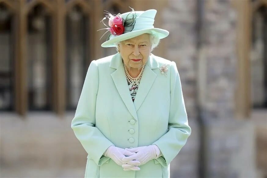 Βασίλισσα Ελισάβετ: Η πρώτη δημόσια εμφάνιση μετά τις φήμες ότι αντιμετωπίζει προβλήματα υγείας