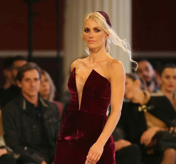 Βικτώρια Καρύδα: οι πρώτες βουτιές με καυτό μπικίνι