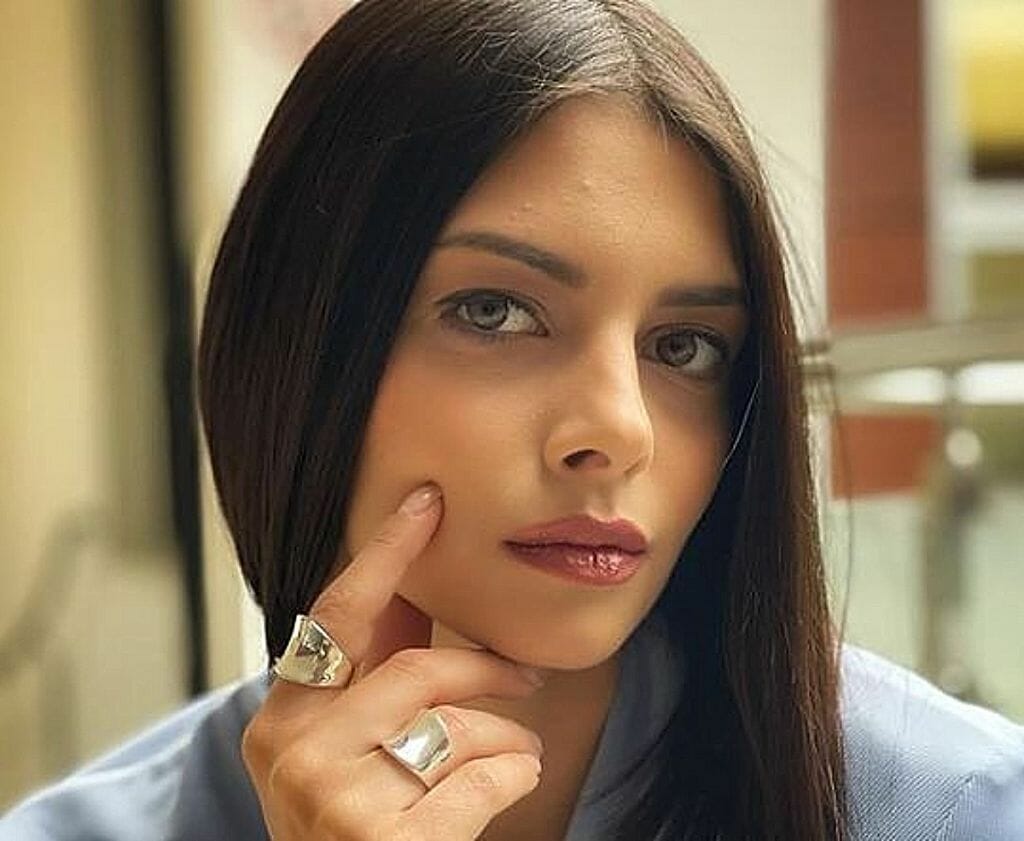 Άννα Μπεζάν: «Με έπιασε κρίση πανικού όταν έμαθα ότι είμαι έγκυος»